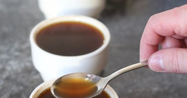 Lær cupping-metoden at kende og få en guide til kaffesmagning.